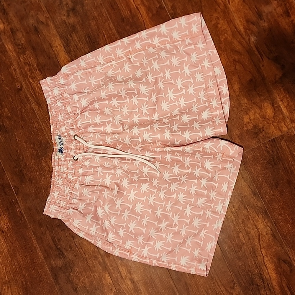 EUC Trunks palm tree swim trunks. Lined with pockets